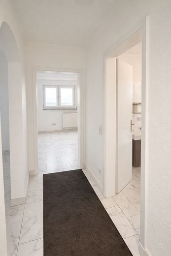 4-Zimmer-Maisonette in Bestlage am Kelterberg – Flur
