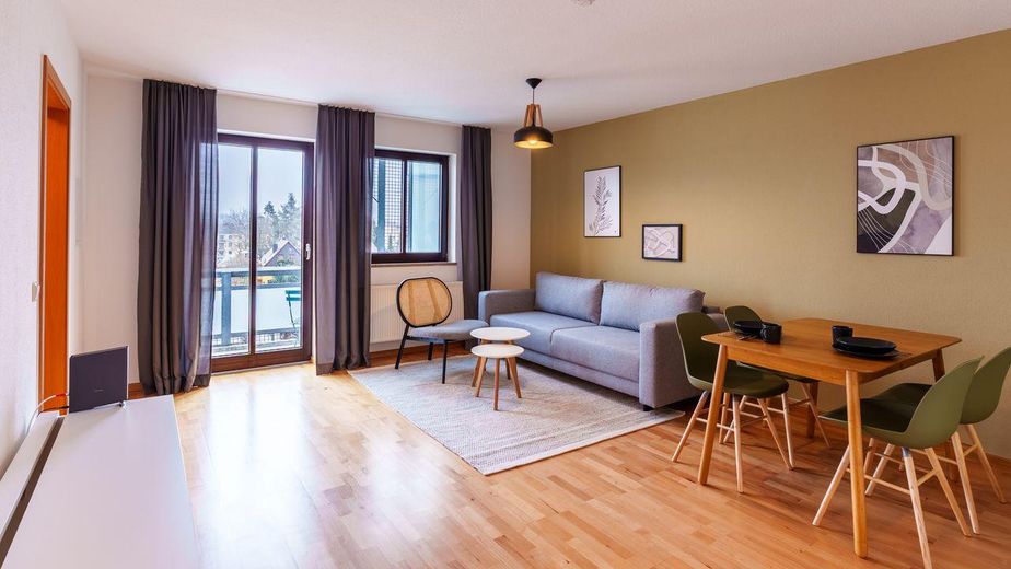 Renoviert & möbliert: Wohnung mit Balkon in Gersthofen - Wohnen auf Zeit – Foto 1