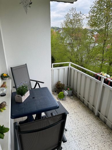 Schöne 4 Zimmer Wohnung mit Garage – Balkon