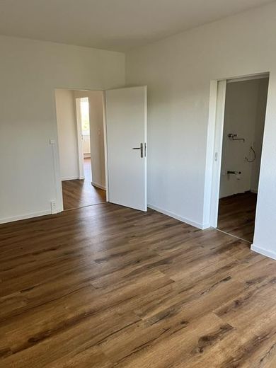 Balkon-Upgrade in Toitenwinkel: 3 Zimmer für Paare & kleine Familien – Wohnzimmer