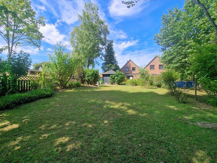 DA PRIVATO: Casa adatta alle famiglie a Bordesholm (bifamiliare) – Garten