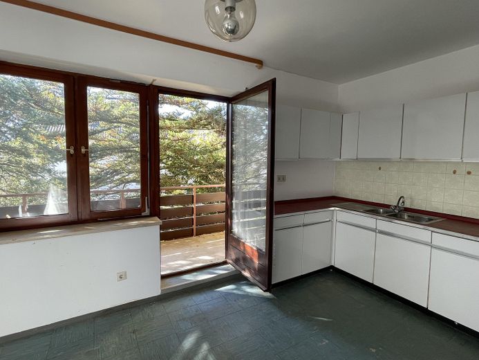 Esszimmer mit Einbauküche