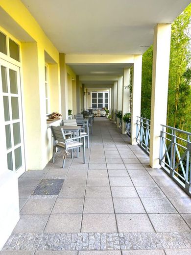 Helles Appartement mit Stellplatz und Einbauküche – Terrassen