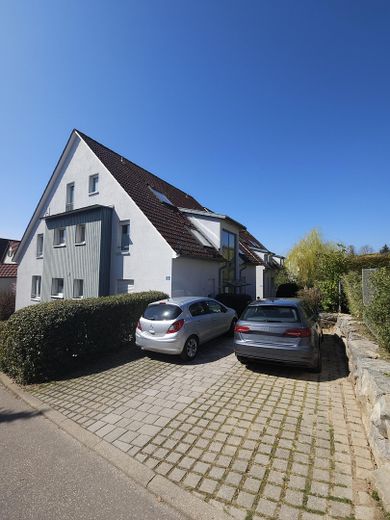 Gepflegte 2-Zimmer-Wohnung mit Balkon und Einbauküche in Leonberg-Gebersheim – Außenansicht