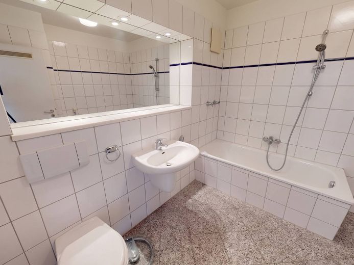 **Jasne 2-pokojowe mieszkanie z BALKONEM w Berlinie-Köpenick, w bezpośrednim sąsiedztwie rzeki Dahme** – Bad