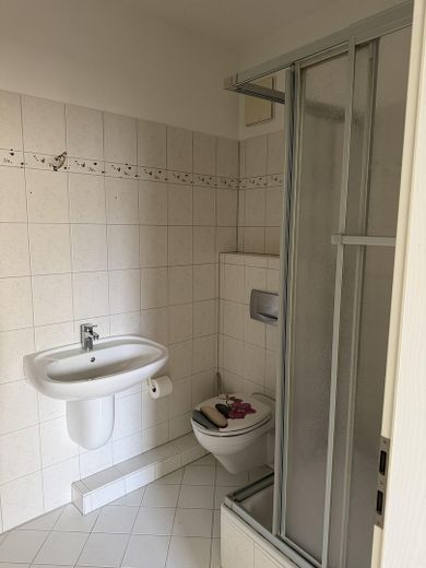 3 Zimmer Küche und zwei Bäder in ruhiger Altstadtlage – Bad 2 im Schlafzimmer