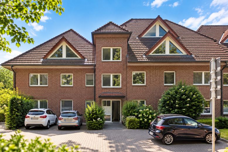 145m² Hausgefühl auf zwei Ebenen- 3 Schlafzimmer, 2 Bäder und 2 TG Stellplätze – Straßenansicht