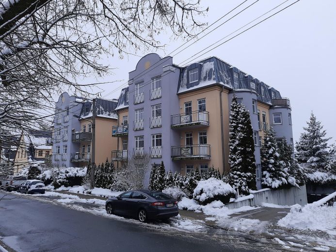 Lichtdurchflutete 1-Zimmer-Wohnung mit moderner Einbauküche & TG-Stellplatz – Außenansicht