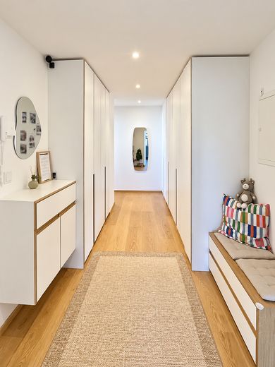 Da privato - Luminoso e tranquillo appartamento trilocale modernizzato + balcone, 2 bagni e vista sul verde – Flur