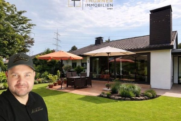 Architektur mit Charakter: 164 m², Empore, 522 m² Grundstück & Garage in Kaarst