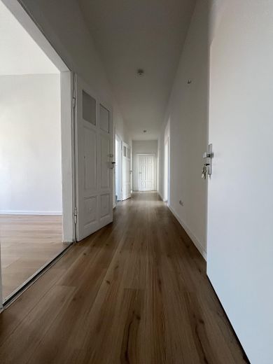 helle 4-Zimmer-Wohnung im 2. OG – Foto 3