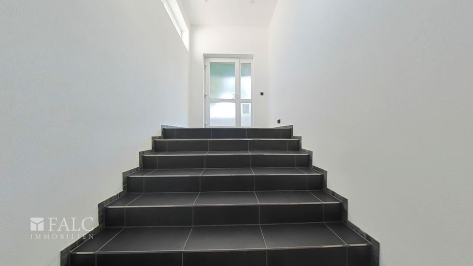 Weitblick inklusive!!! – Eingang Gewerbe
