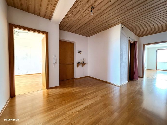 Stilvolle 3,5-Zimmer-Wohnung mit Loggia &amp; Alpenblick am Leonrodplatz über den Dächern Münchens – Eingangsbereich