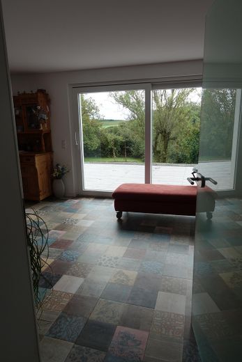 Domaine rural isolé avec infrastructure autonome – 4 ha, fonctionnement en îlot, autosuffisance | Sans agent immobilier – Flur/Wohnzimmer