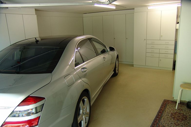 Saarbrücken! Luksusowy dom przy lesie, a jednak w mieście – spokojna, prestiżowa lokalizacja, wszechstronne możliwości wykorzystania – Garage im Haus 