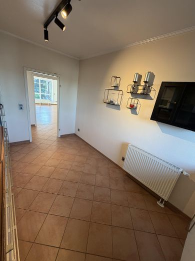 Barrierefreie 3,5-Zimmer-Wohnung in Sasel – Südwest-Balkon, Aufzug Tiefgarage, 2 TG-Plätze – Küchenraum