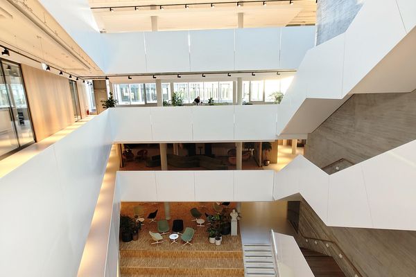 Moderni uffici di varie dimensioni in un indirizzo e in una posizione prestigiosi