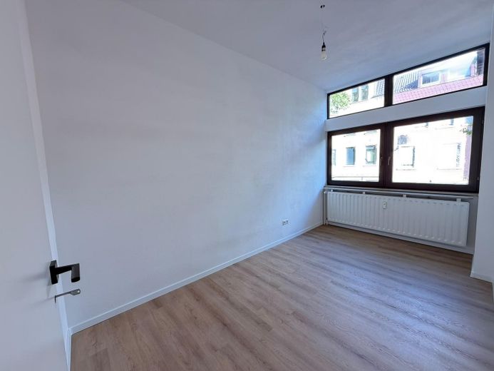Erstbezug nach Kernsanierung! 5-Schlafzimmer-Wohnung in zentraler Lage von Pforzheim-Brötzingen – Zimmer 1