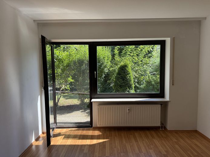Ruhige Erdgeschosswohnung mit Terrasse & Garage - zentrumsnah – Wohnzimmer