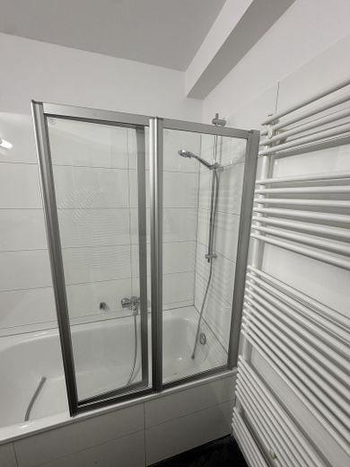 2-Zimmer-Souterrain-Wohnung mit Terrasse und EBK – Bad