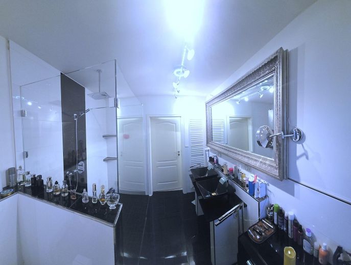 Gemauerte Ablagen ringsherum