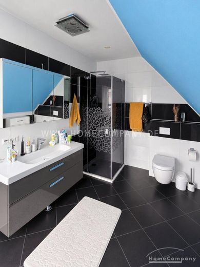 Zeer mooi, comfortabel huis met tuin, ca. 800 m² perceel en dubbele carport – 361e8b1958b2d4f2f9322cca180902fb485e386a.jpg