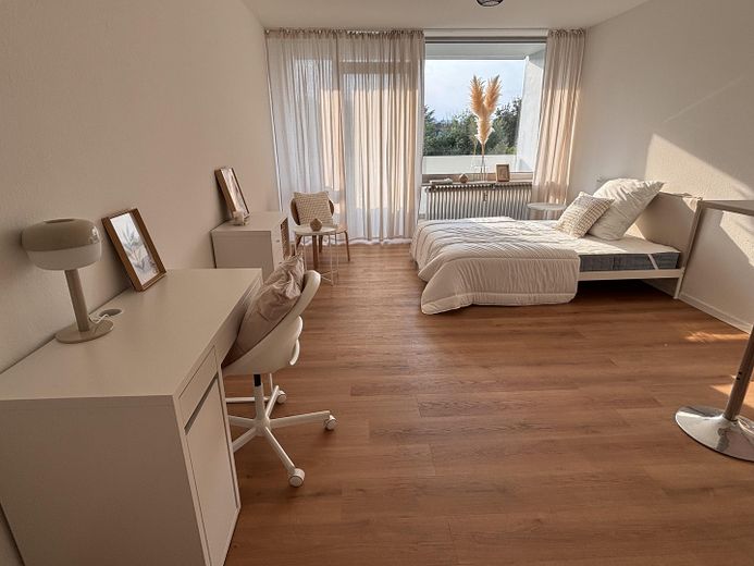 Möblierte 1-Zimmer-Wohnung mit großem Balkon und Blick ins Grüne in Liederbach – Foto 3
