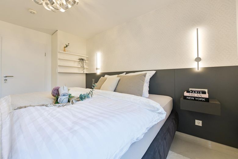 Voll möblierte und neu renovierte 3-Zim.-Wohnung in HN-City mit Einzelgarage - PROVISIONSFREI – Schlafzimmer