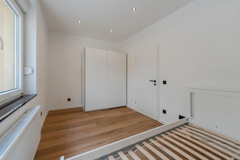 Kernsanierte 2-Zimmer-Wohnung in Derendorf | HSD | Einbauküche | teilmöbliert – Zimmer 2 Ansicht 1