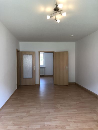 Verfügbarkeit ab 15.09.2026 – Charmante, teilmöblierte 2-Zimmer-Wohnung mit Westbalkon – Wohn-/Esszimmer