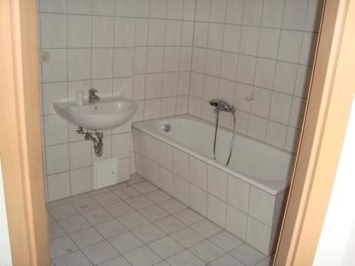 Großzügige 1-Zimmer mit Wannenbad, EBK, offener Küche und Aufzug! – glauch13.011_b