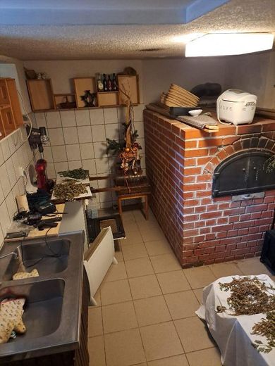 Vendo una tenuta agricola ristrutturata con cura a 8 km da Weimar – Vorküche mit Ofen