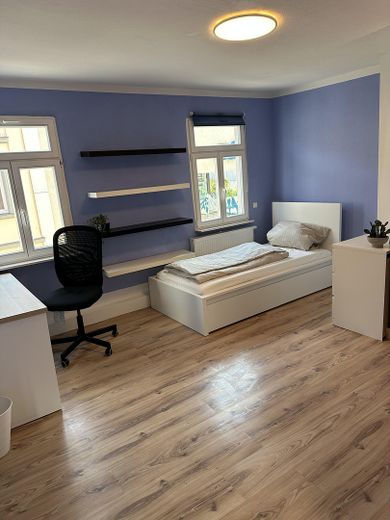Helle, voll möblierte WG-Zimmer in Top-Lage von Erlangen | All-Inclusive-Miete – Zimmer 1
