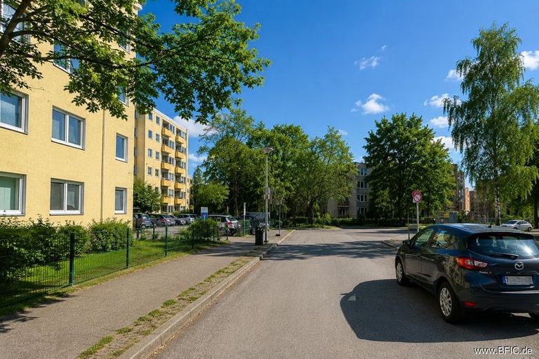 bezugsfrei hell ruhig Balkon: 2-Zi.-Whg im Hochparterre – Anliegerstrasse
