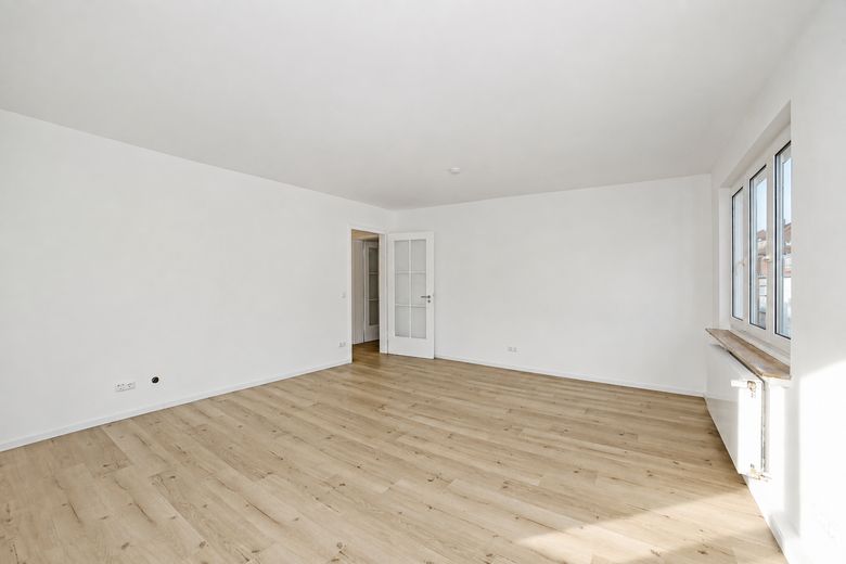 Senza provvigione in Hohenzollernplatz: luminoso e spazioso appartamento di 3 locali con planimetria flessibile – Wohnungzimmer (2)