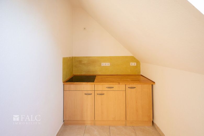 Kompakt, ruhig, zentral - 2-Zimmer-Dachgeschosswohnung mit optimalen Grundriss – Küche