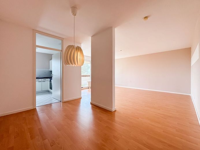Direkt einziehen und wohlfühlen: helle 3-Zimmer-Wohnung mit Südbalkon und Tiefgarage, WI Nordenstadt – Essbereich