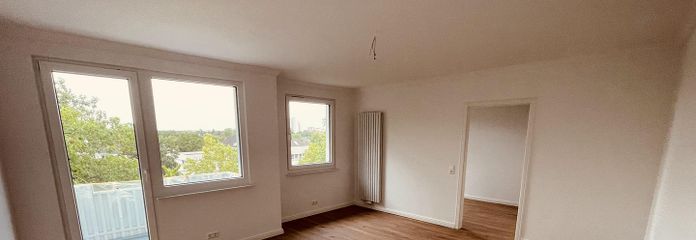Wohnzimmer mit Balkon