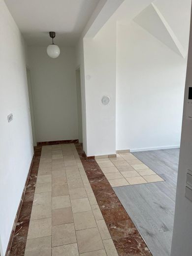 MODERNE 3-ZIMMER-DACHGESCHOSSWOHNUNG MIT BALKON, LOGGIA & EINBAUKÜCHE IN KARBEN – Photo 22