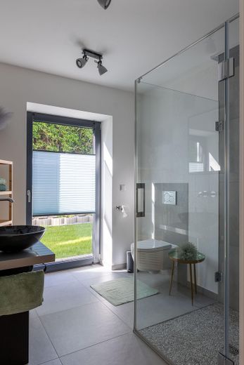 Gäste-WC mit Dusche 