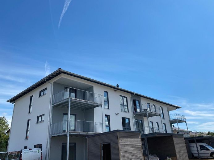 Apartamento de 3 habitaciones con cochera – Foto 3