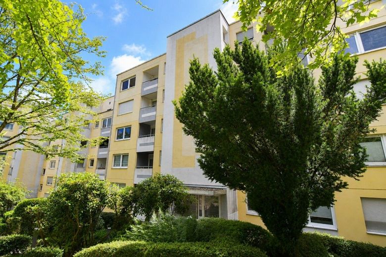 Fast wie im Penthouse - 3 Zi Wohnung + Stellplatz TG u. Wallbox. – Außenansicht der Wohnanlage