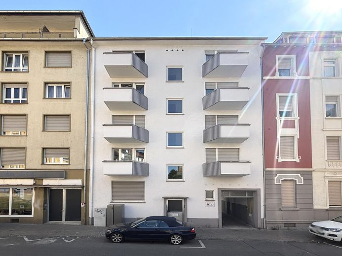 Solide Kapitalanlage in Ludwigshafen-Süd | 1,5-Zimmer-Wohnung, vermietet | Garage optional – Straßenansicht
