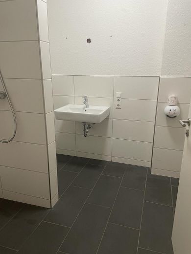 Noch dieses Jahr neu durchstarten: Helle 2-Zimmer-Wohnung mit Balkon im Herzen von Walldürn – Foto 8