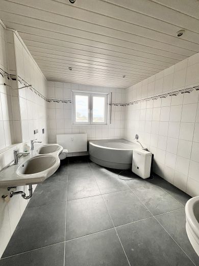 4ZKB mieszkanie dwupoziomowe - komfort na dwóch poziomach z przestronnym tarasem dachowym – Badezimmer