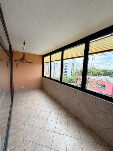 Charmant appartement meublé d’une pièce avec loggia – Loggia