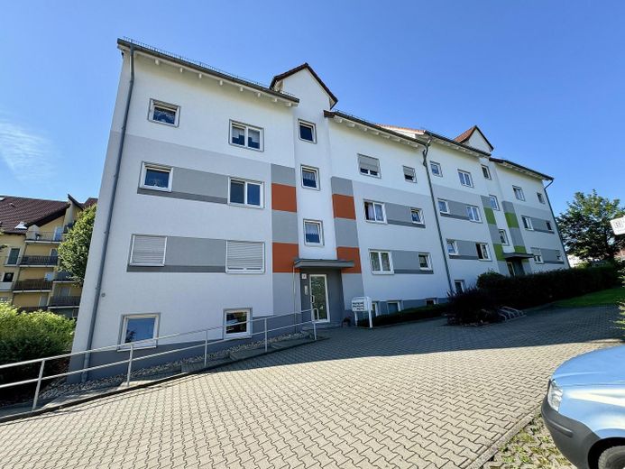 Yüksek kaliteli yenilenmiş 3 odalı çatı katı dairesi - Balkon ve Wilkau-Haßlau, Zwickau şehir sınırında sakin konum – Außenansicht