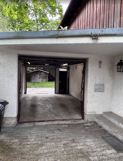 Krailling'de güzel, komisyonsuz yarı müstakil ev – Garage Tore geöffnet