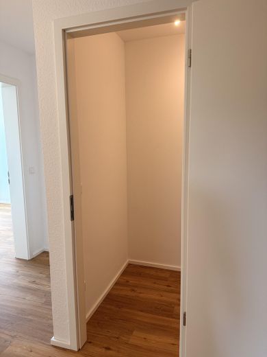 Neuwertige, freizügige Wohnung mit Ausblick *provisionsfrei* - Ab sofort. – Abstellrum