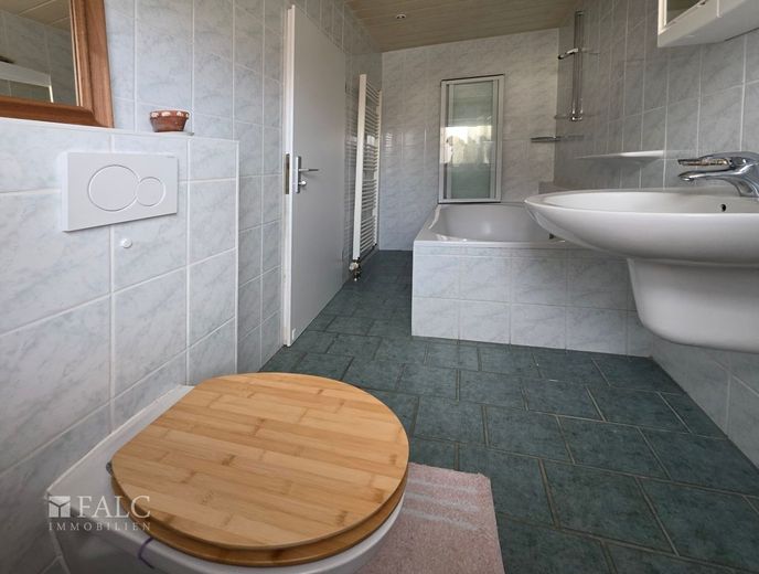 Pendler aufgepasst, das ist Ihr Haus! Viel Platz mit top Infrastruktur, Teilvermietung möglich – EG Badezimmer